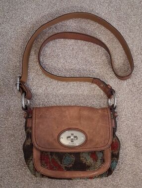 Vintage Fossil Brown Leather Tapestry Multicolor Turn Lock Crossbody Purse.